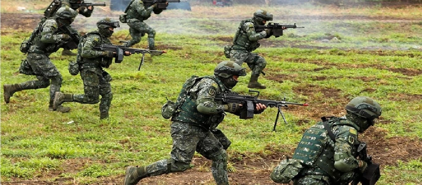 Ασκήσεις του κινεζικού Στρατού στο υψίπεδο του Θιβέτ σε υψόμετρο 4.700 μέτρων